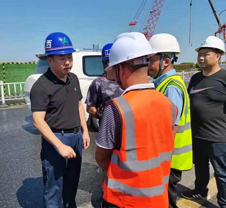 羅輝到沿江中北大道快速路改造工程、真君路隧道工程項目檢查工作